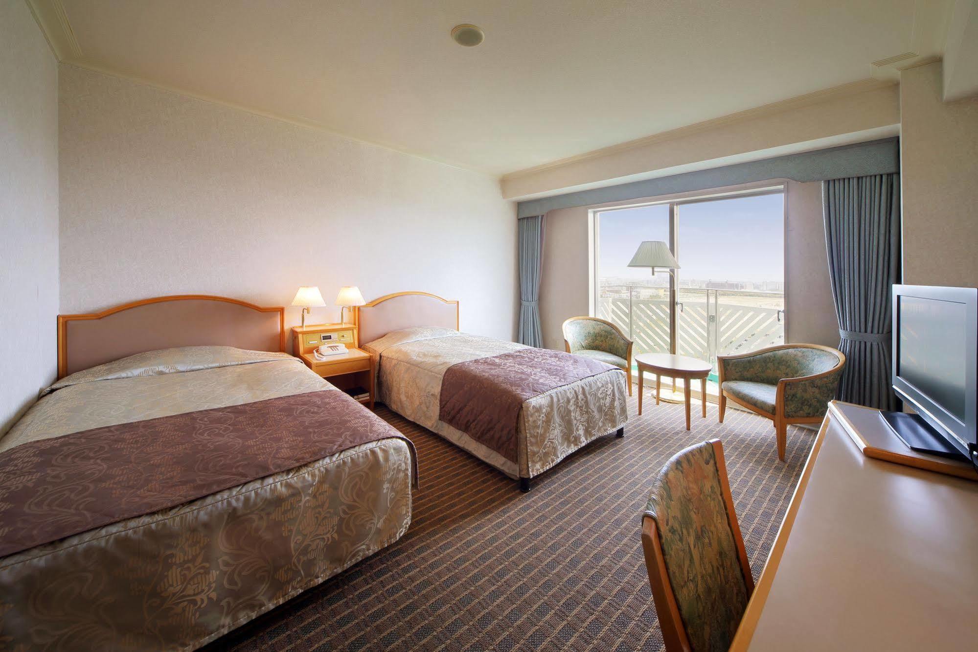 Hotel Springs Makuhari Chiba Exterior photo